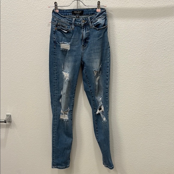 Judy Blue Denim - Judy Blue  Ripped/Distressed Skinny Jeans